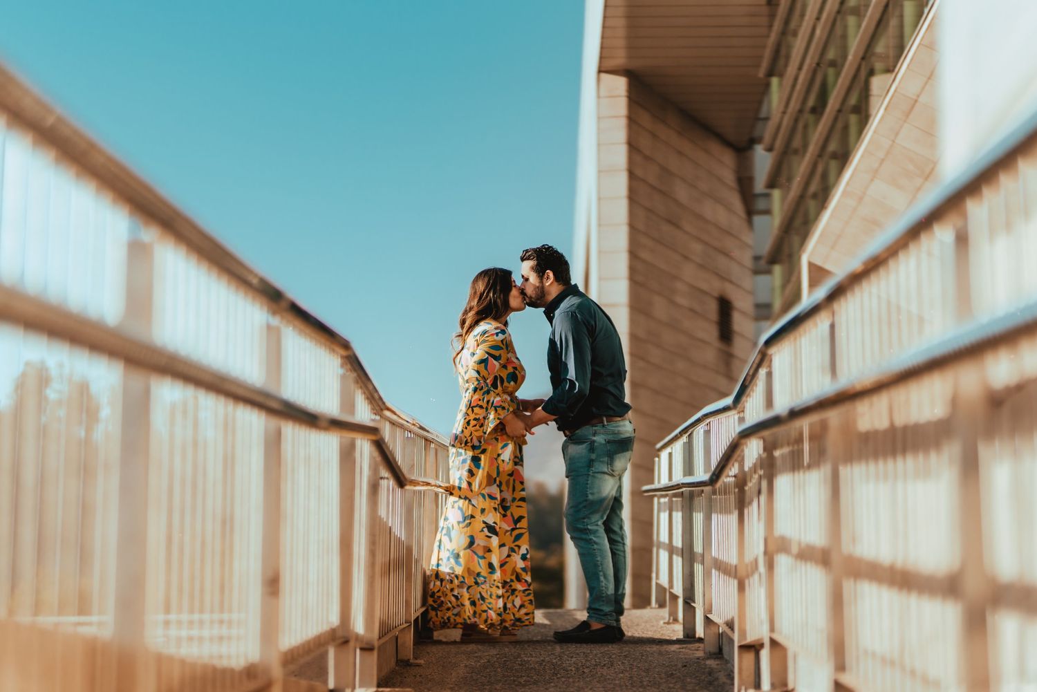 Fotografía de bodas y video de bodas en Santiago de Chile. Sesiones preboda y postboda, edición cinematográfica y cobertura completa.