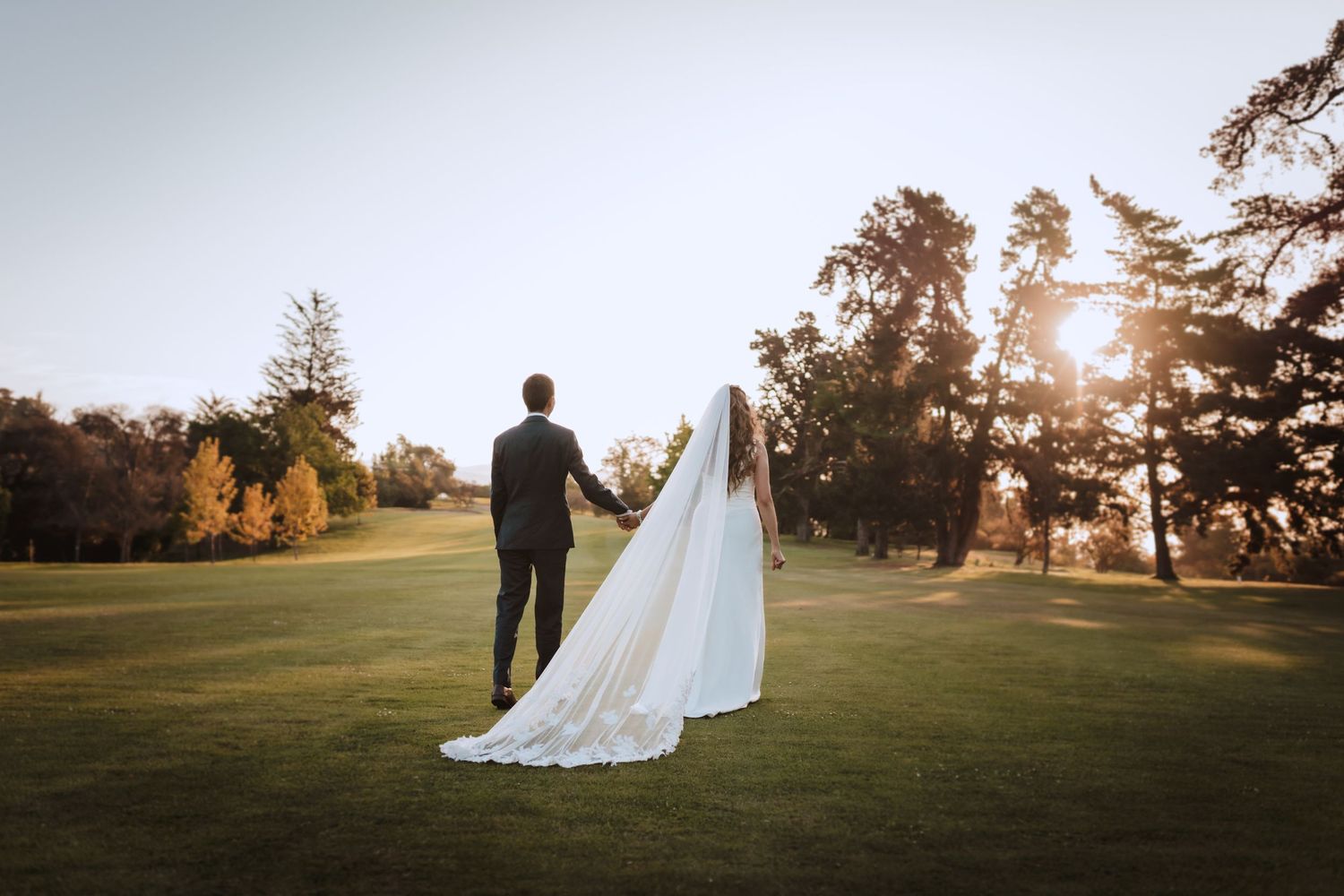 Fotografía de bodas y video de bodas en Santiago de Chile. Sesiones preboda y postboda, edición cinematográfica y cobertura completa.