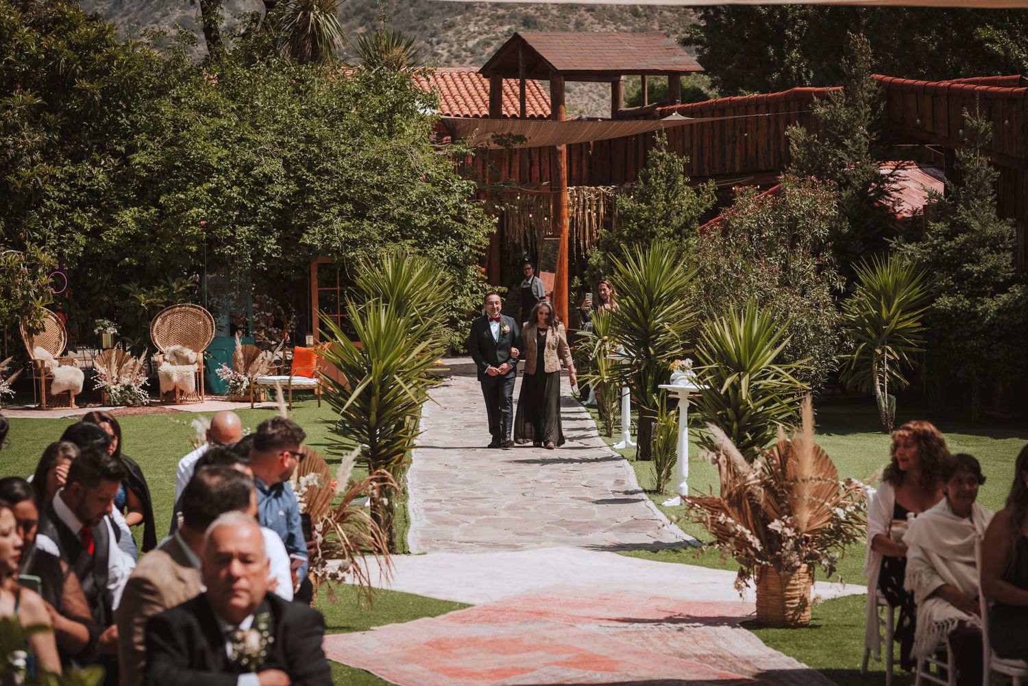 Fotografía de bodas y video de bodas en Santiago de Chile. Sesiones preboda y postboda, edición cinematográfica y cobertura completa.