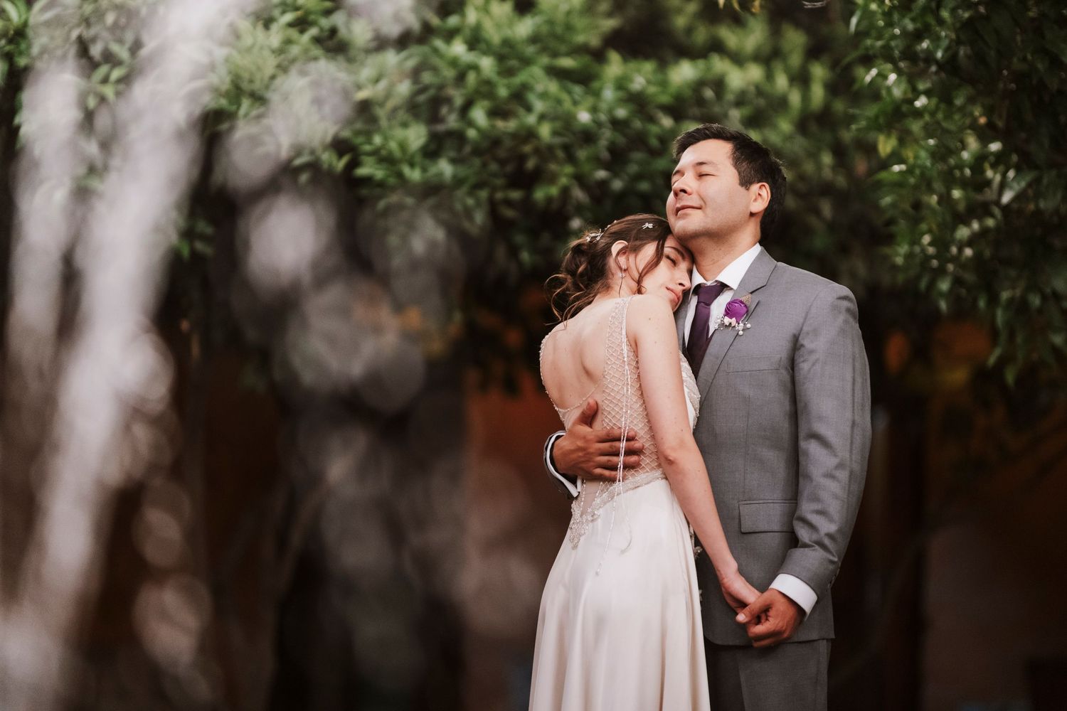 Fotografía de bodas y video de bodas en Santiago de Chile. Sesiones preboda y postboda, edición cinematográfica y cobertura completa.