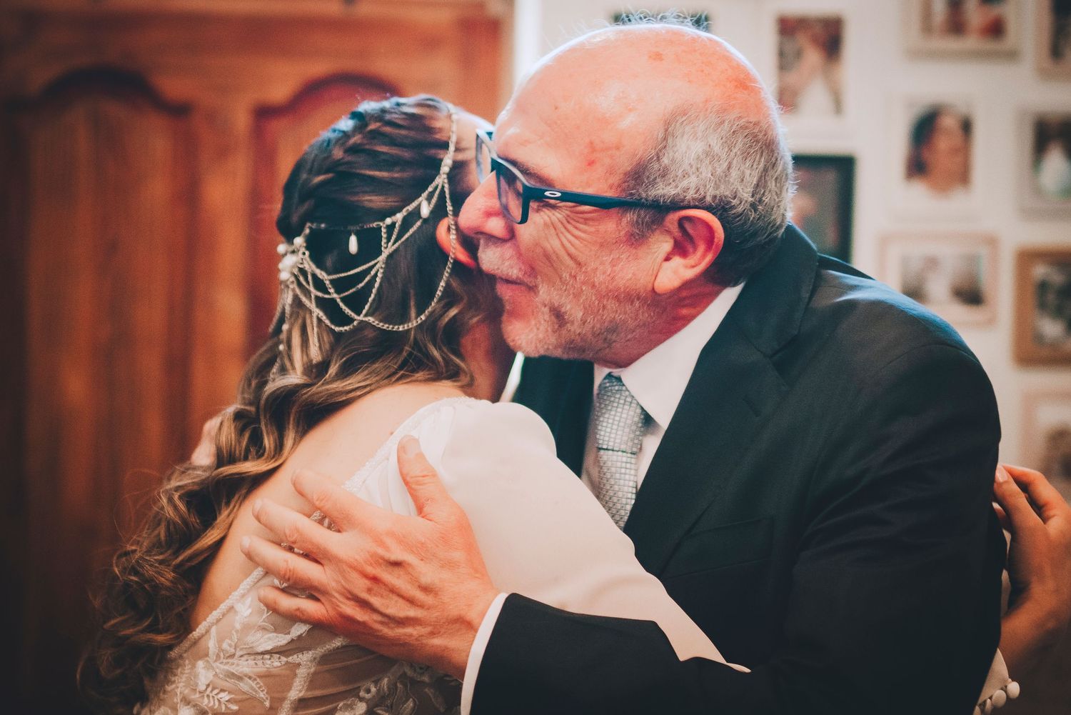 Fotografía de bodas y video de bodas en Santiago de Chile. Sesiones preboda y postboda, edición cinematográfica y cobertura completa.