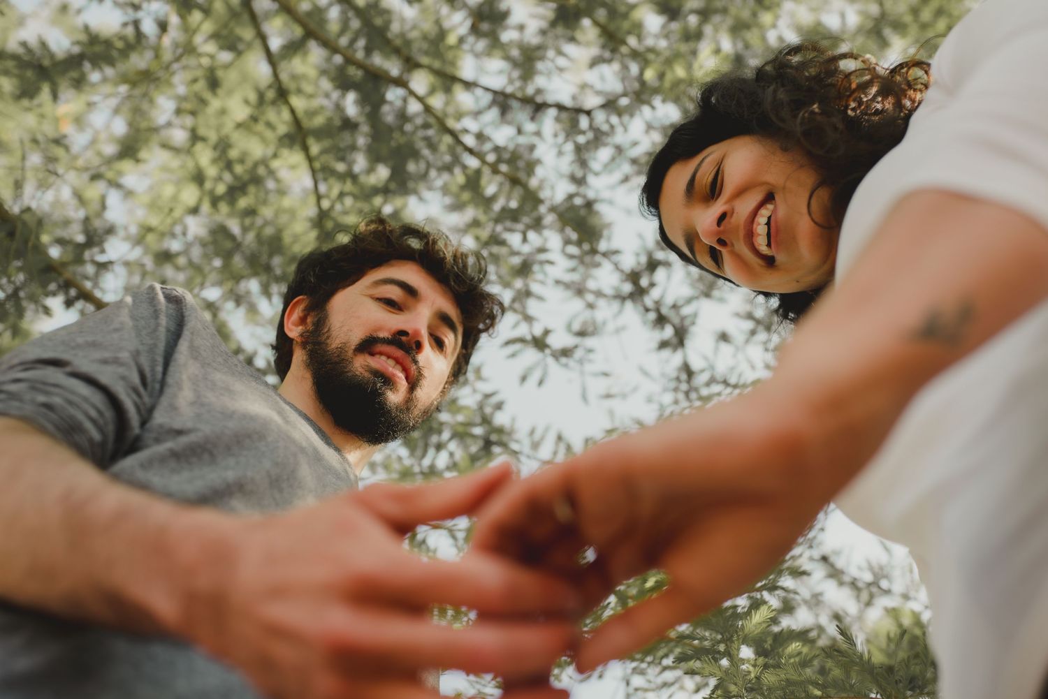 Fotografía de bodas y video de bodas en Santiago de Chile. Sesiones preboda y postboda, edición cinematográfica y cobertura completa.