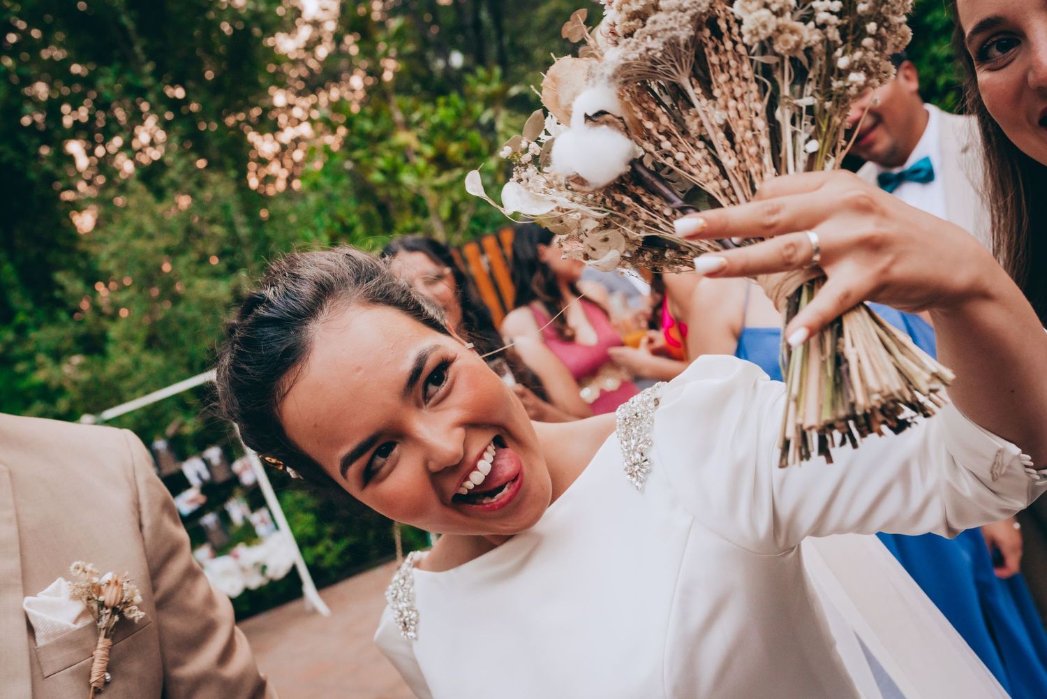 Fotografía de bodas y video de bodas en Santiago de Chile. Sesiones preboda y postboda, edición cinematográfica y cobertura completa.