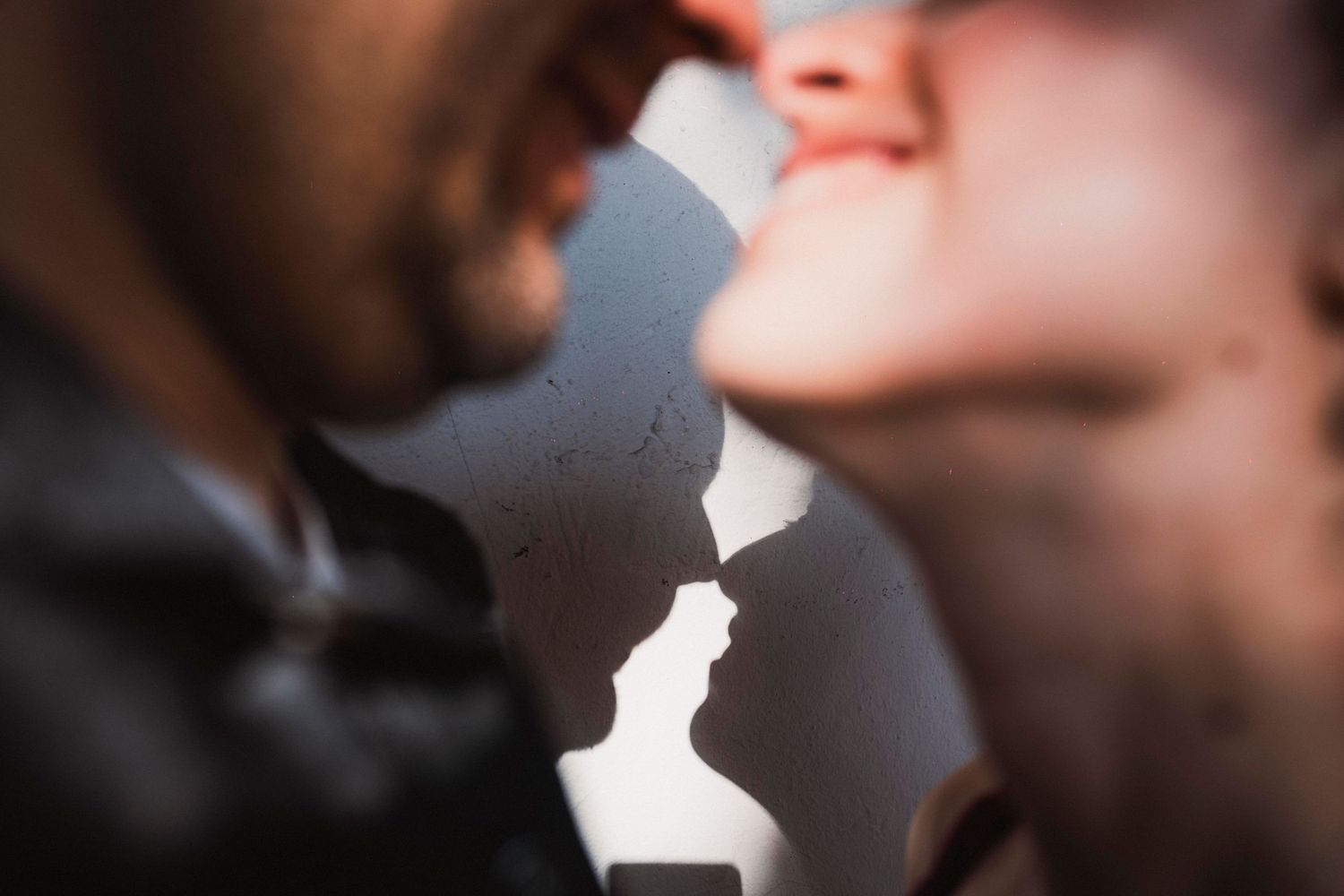 Fotografía de bodas y video de bodas en Santiago de Chile. Sesiones preboda y postboda, edición cinematográfica y cobertura completa.