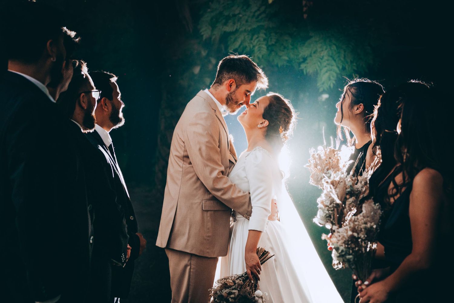 Fotografía de bodas y video de bodas en Santiago de Chile. Sesiones preboda y postboda, edición cinematográfica y cobertura completa.
