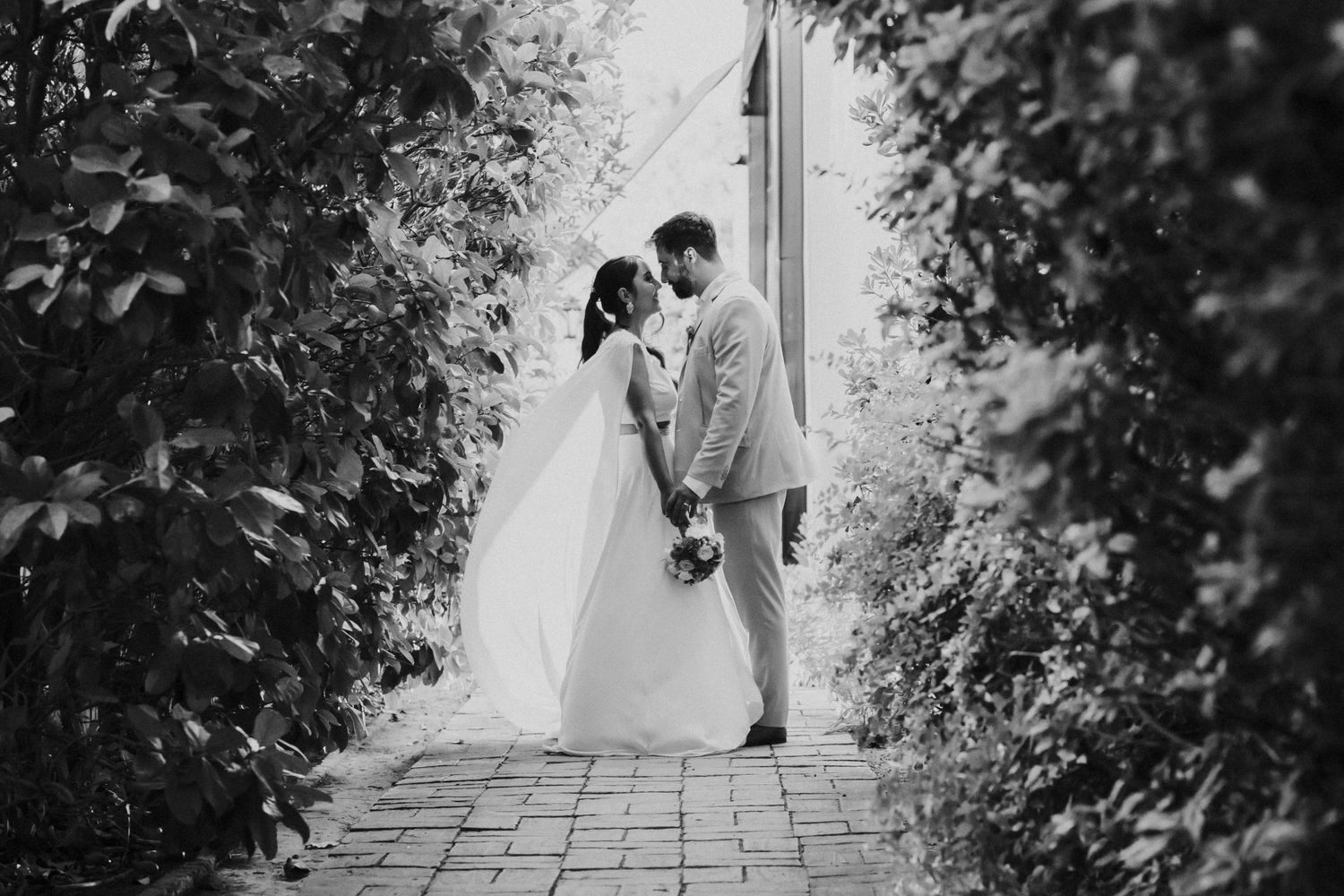 Fotografía de bodas y video de bodas en Santiago de Chile. Sesiones preboda y postboda, edición cinematográfica y cobertura completa.