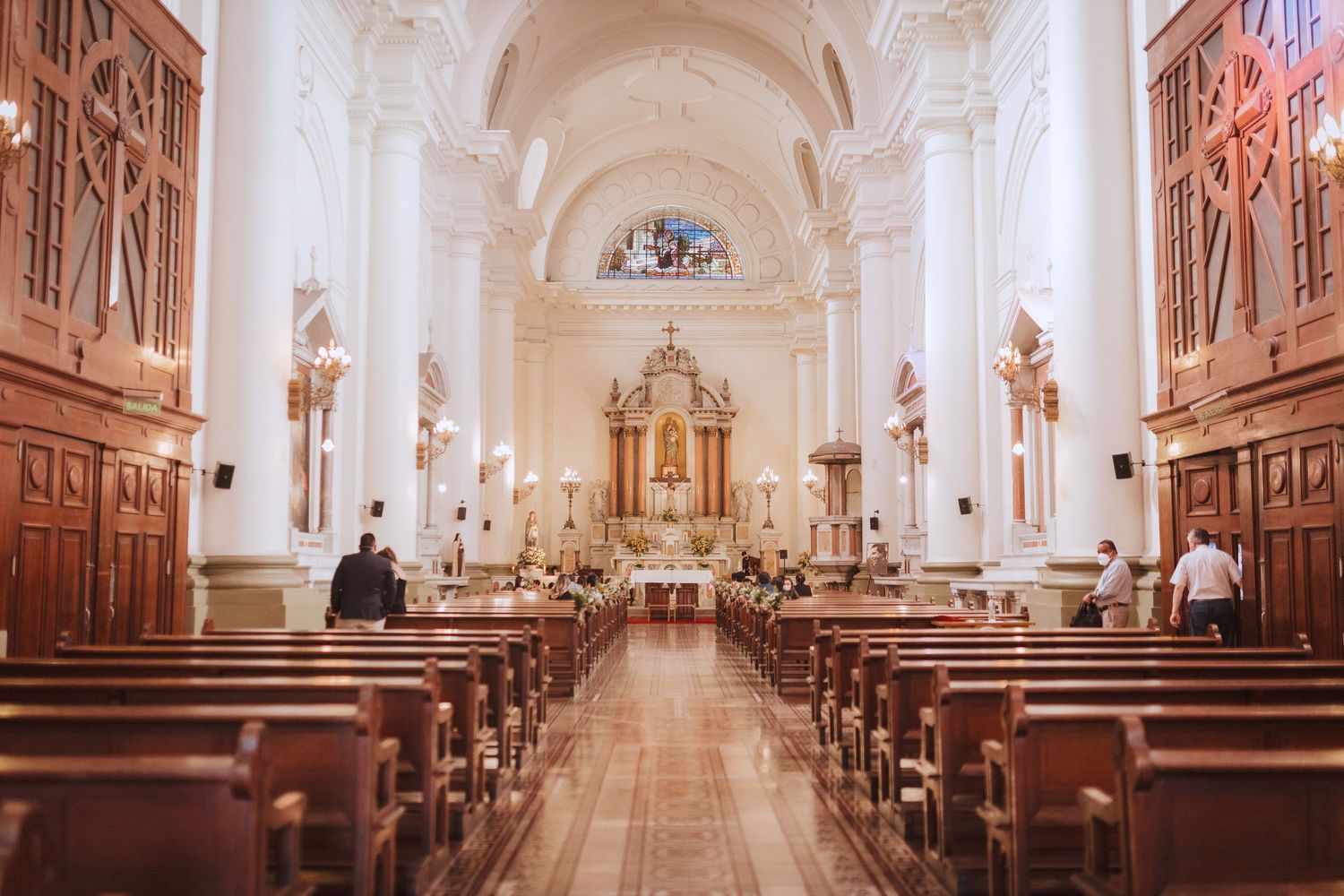 Fotografía de bodas y video de bodas en Santiago de Chile. Sesiones preboda y postboda, edición cinematográfica y cobertura completa.