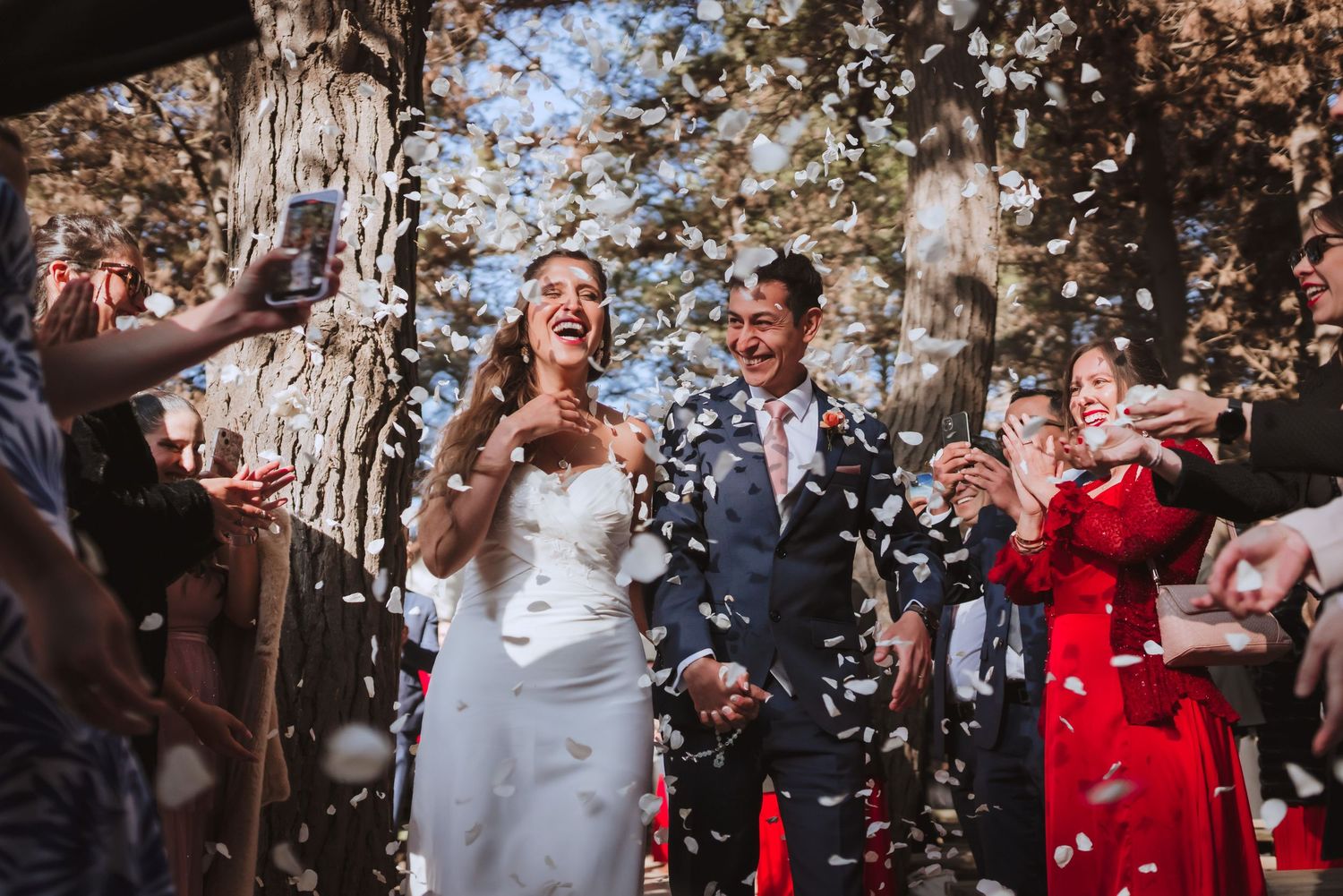 Fotografía de bodas y video de bodas en Santiago de Chile. Sesiones preboda y postboda, edición cinematográfica y cobertura completa.