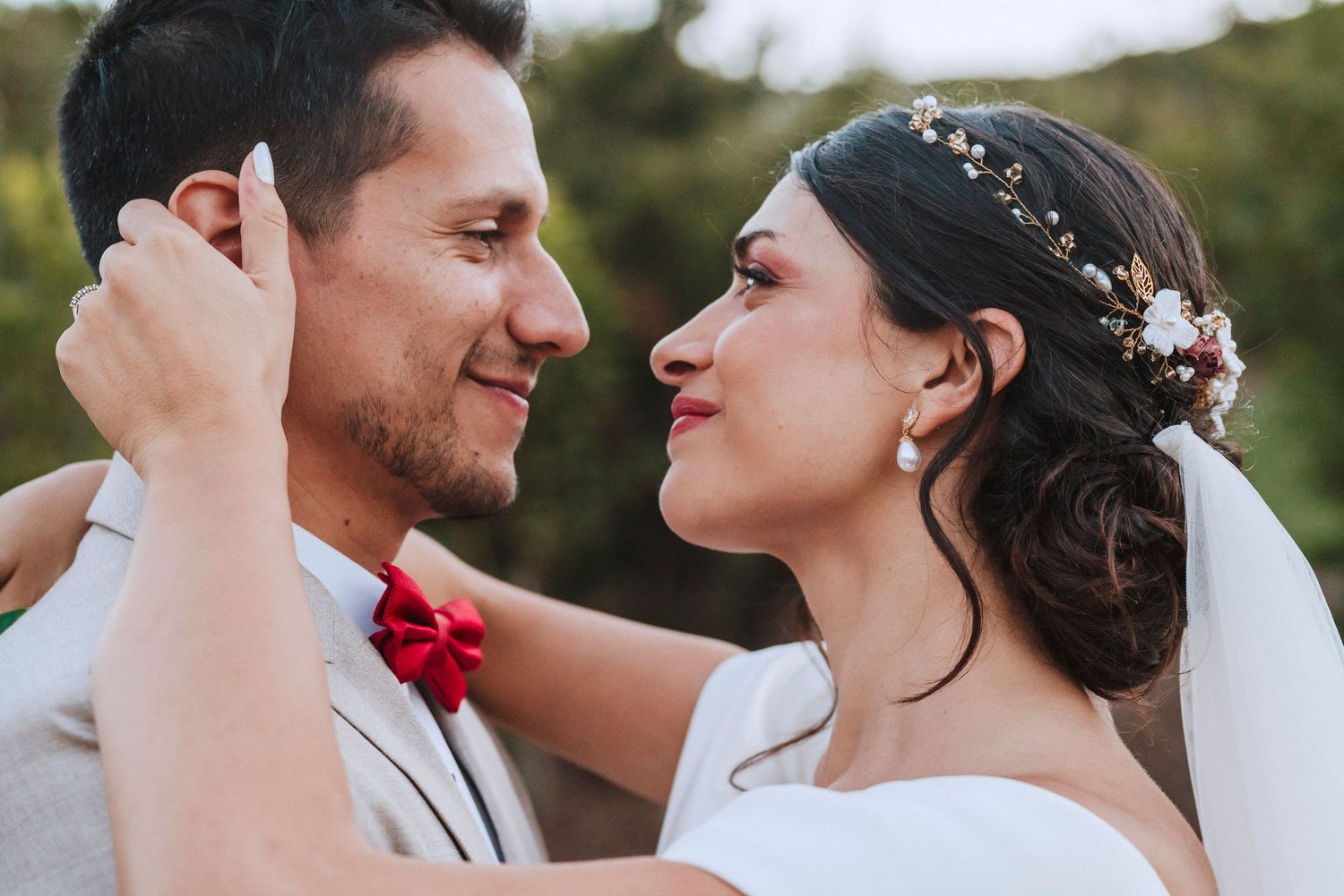 Fotografía de bodas y video de bodas en Santiago de Chile. Sesiones preboda y postboda, edición cinematográfica y cobertura completa.