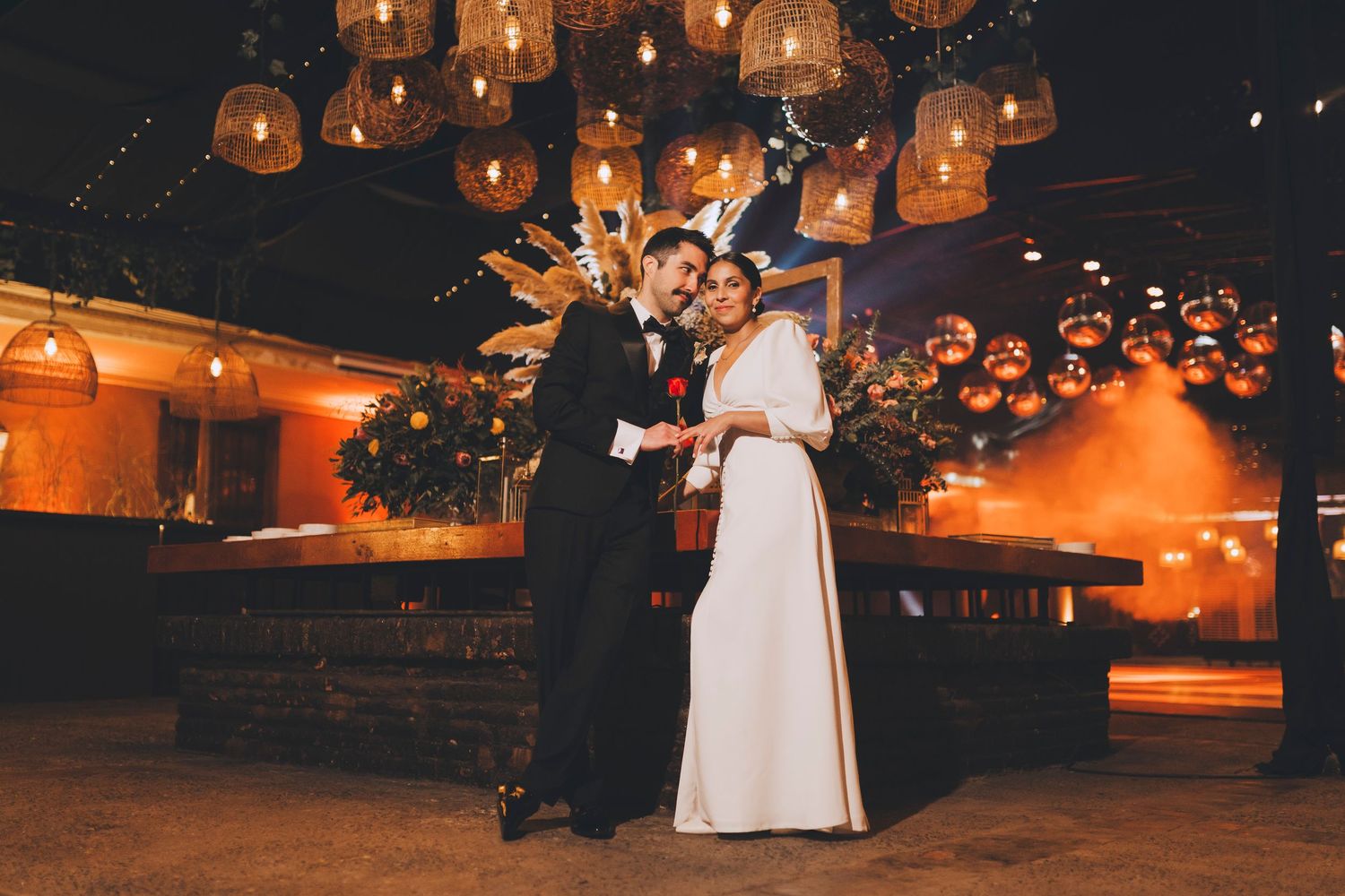 Fotografía de bodas y video de bodas en Santiago de Chile. Sesiones preboda y postboda, edición cinematográfica y cobertura completa.
