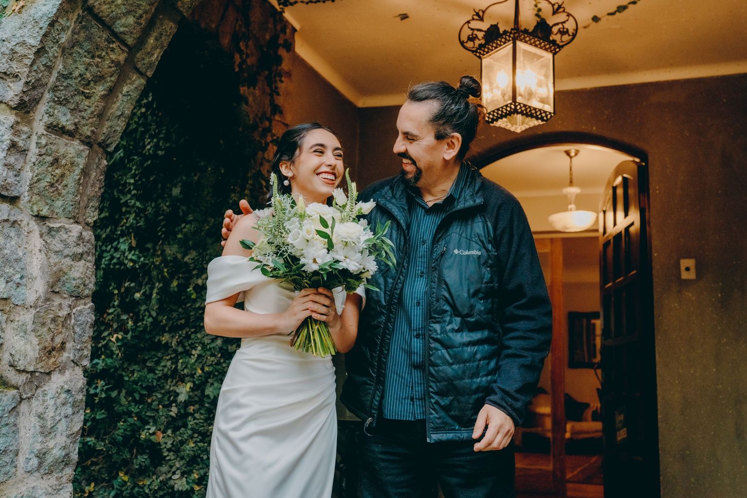 Fotografía de bodas y video de bodas en Santiago de Chile. Sesiones preboda y postboda, edición cinematográfica y cobertura completa.