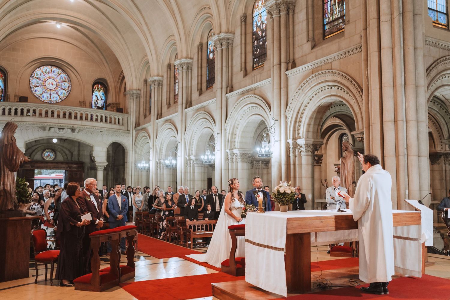 Fotografía de bodas y video de bodas en Santiago de Chile. Sesiones preboda y postboda, edición cinematográfica y cobertura completa.
