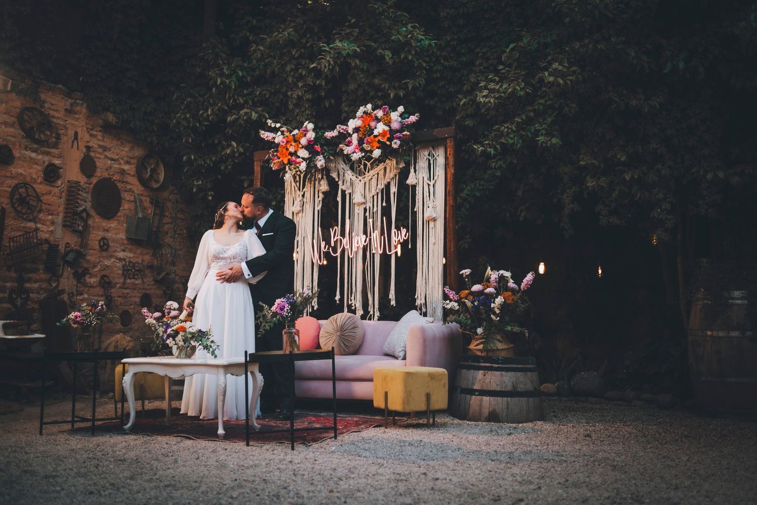 Fotografía de bodas y video de bodas en Santiago de Chile. Sesiones preboda y postboda, edición cinematográfica y cobertura completa.
