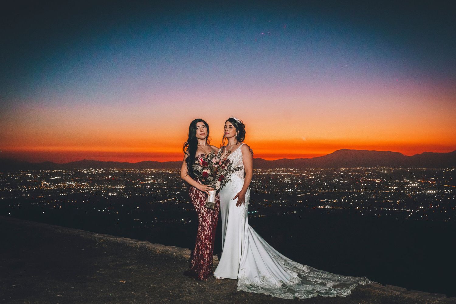 Fotografía de bodas y video de bodas en Santiago de Chile. Sesiones preboda y postboda, edición cinematográfica y cobertura completa.