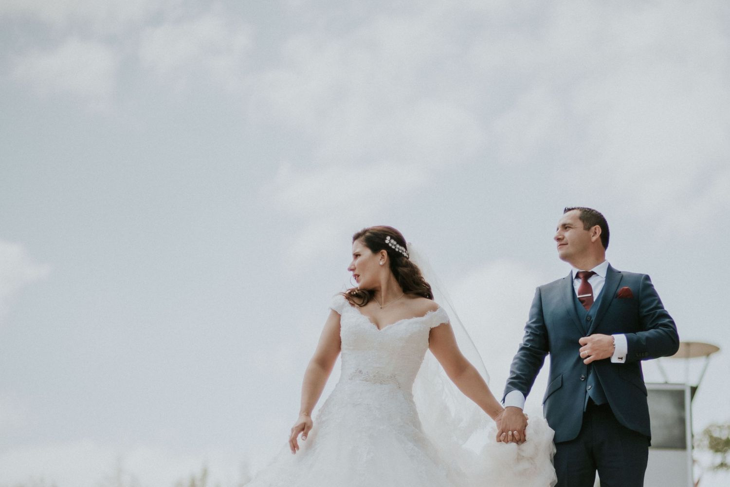 Fotografía de bodas y video de bodas en Santiago de Chile. Sesiones preboda y postboda, edición cinematográfica y cobertura completa.
