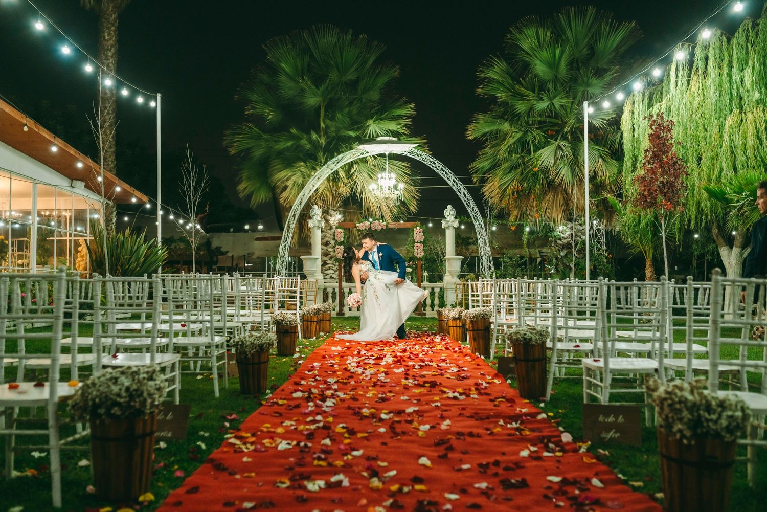 Fotografía de bodas y video de bodas en Santiago de Chile. Sesiones preboda y postboda, edición cinematográfica y cobertura completa.
