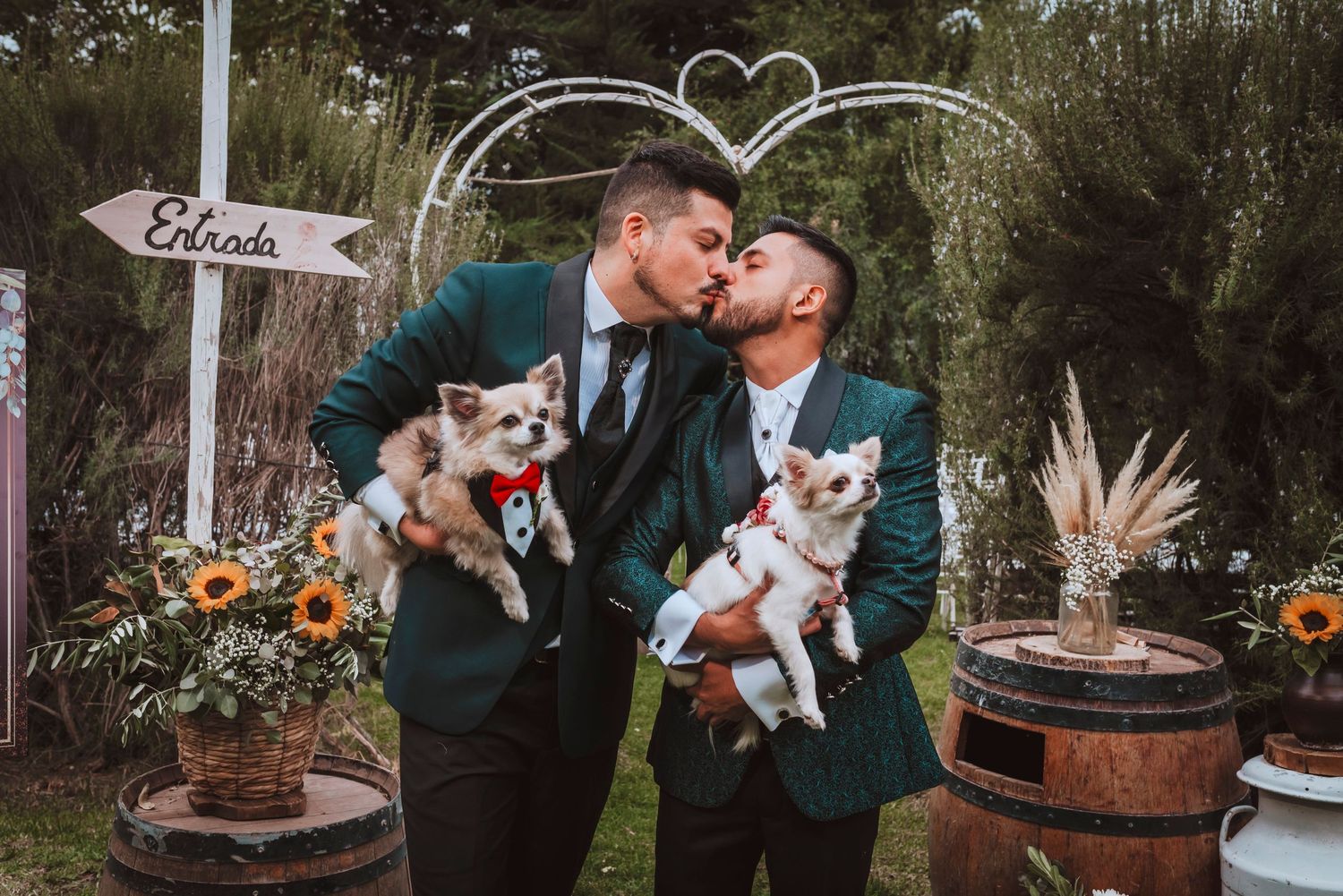 Fotografía de bodas y video de bodas en Santiago de Chile. Sesiones preboda y postboda, edición cinematográfica y cobertura completa.