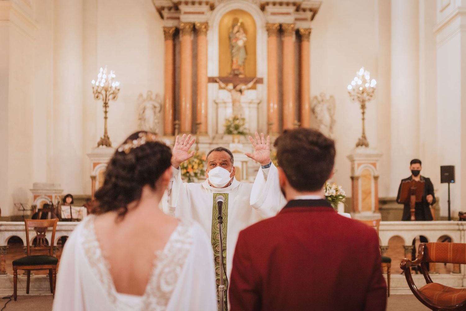 Fotografía de bodas y video de bodas en Santiago de Chile. Sesiones preboda y postboda, edición cinematográfica y cobertura completa.