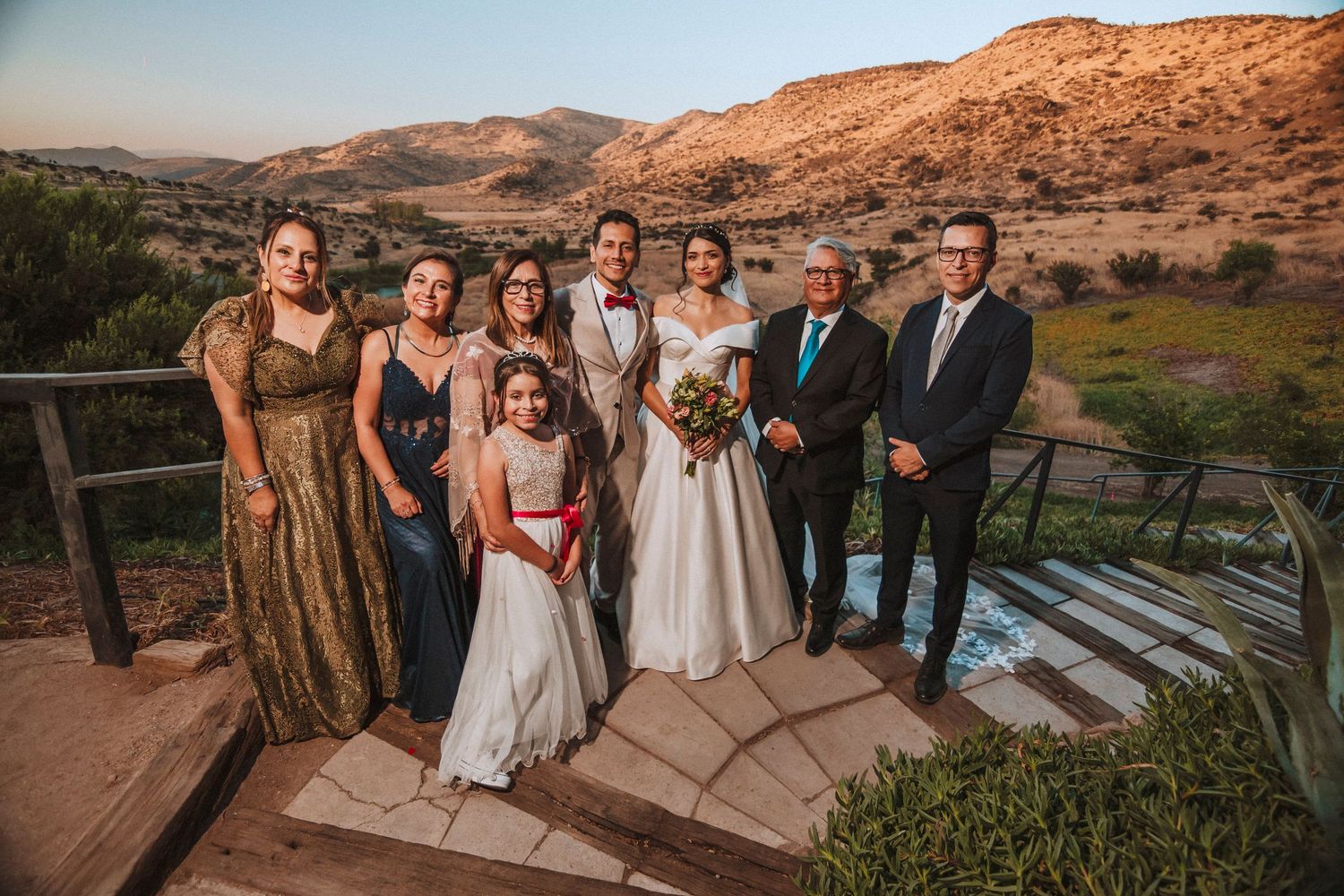 Fotografía de bodas y video de bodas en Santiago de Chile. Sesiones preboda y postboda, edición cinematográfica y cobertura completa.