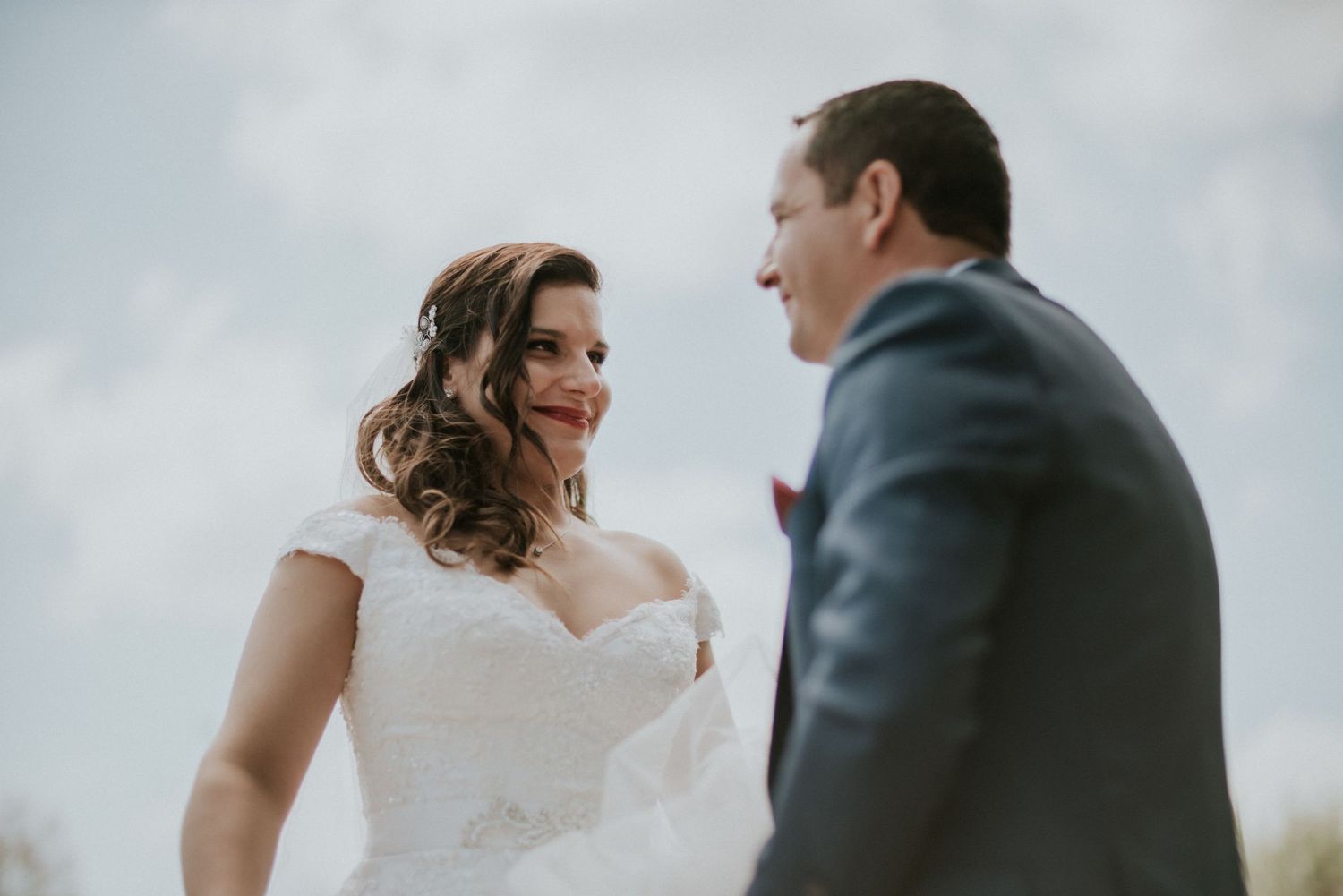 Fotografía de bodas y video de bodas en Santiago de Chile. Sesiones preboda y postboda, edición cinematográfica y cobertura completa.