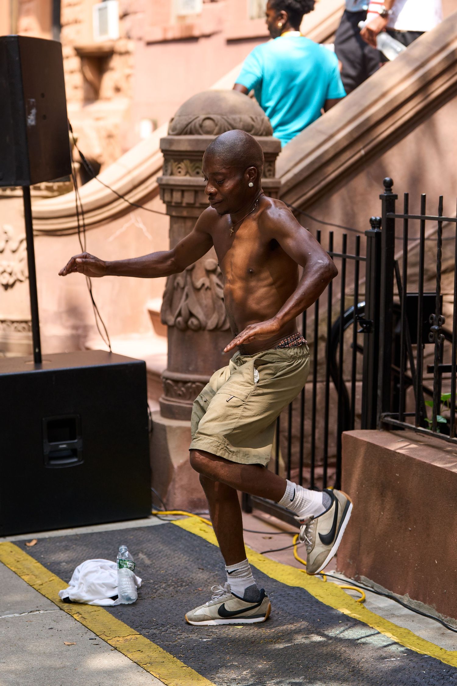 A sequence of four action shots shows an athlete performing a parkour jump over concrete steps in an urban setting.