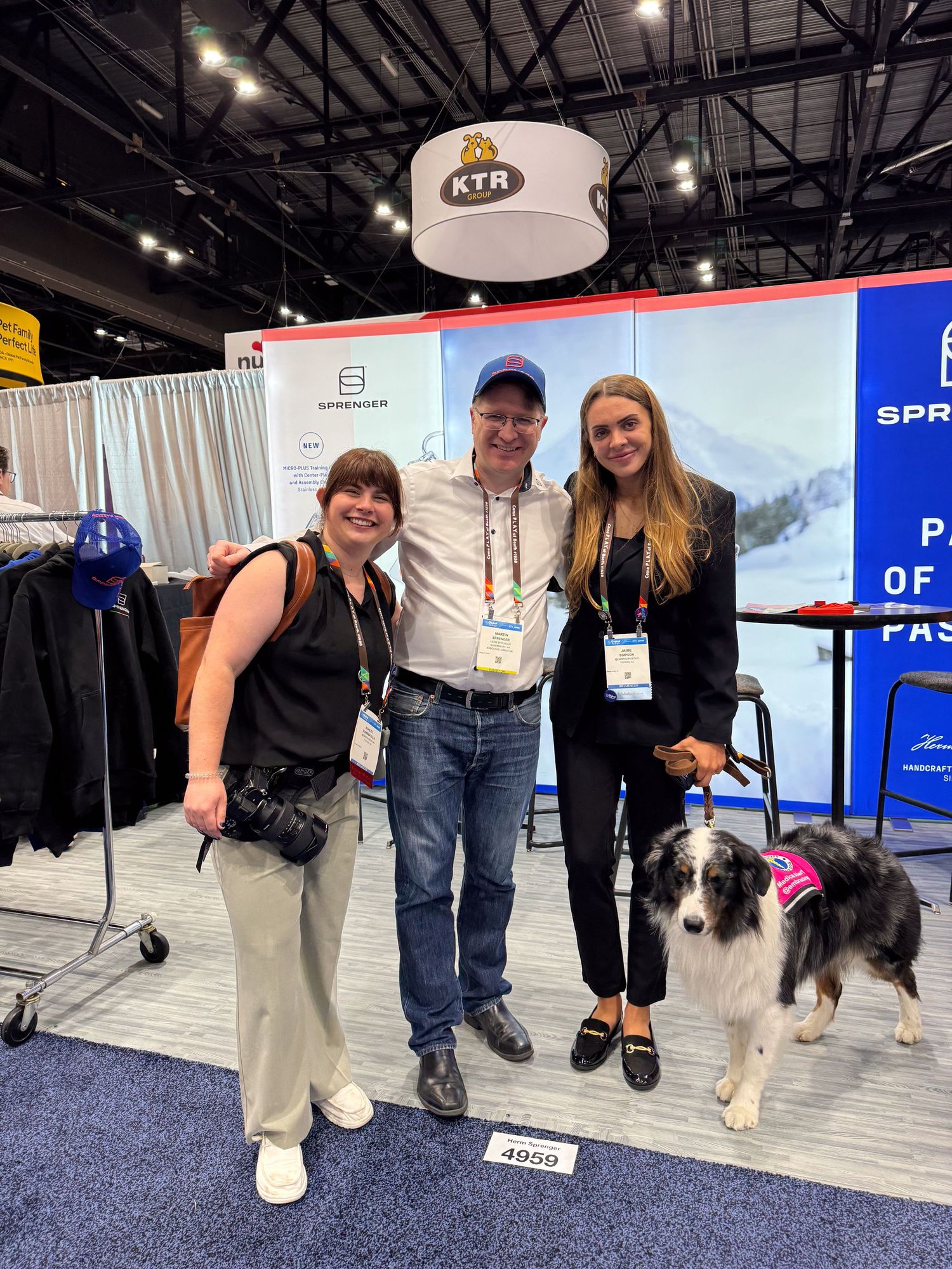 Global Pet expo- Orlando- Paws for Portraits- Dog- pet influencers- Springer