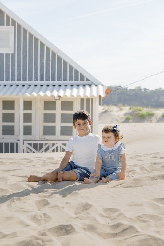 Sessão fotográfica de família na Praia da Saúde - irmã e irmão