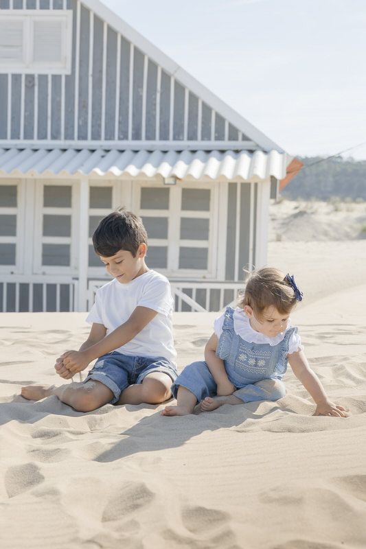 Sessão fotográfica de família na Praia da Saúde - irmão e irmã