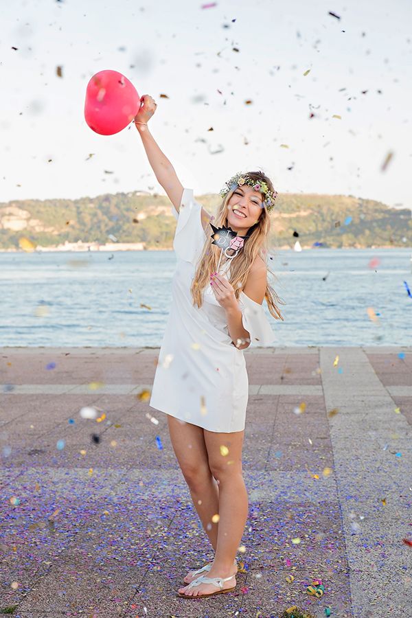 Reportagem de despedida de solteira em Lisboa -festa a bordo de veleiro no Tejo - retrato da noiva a bordo de veleiro da River Cruises