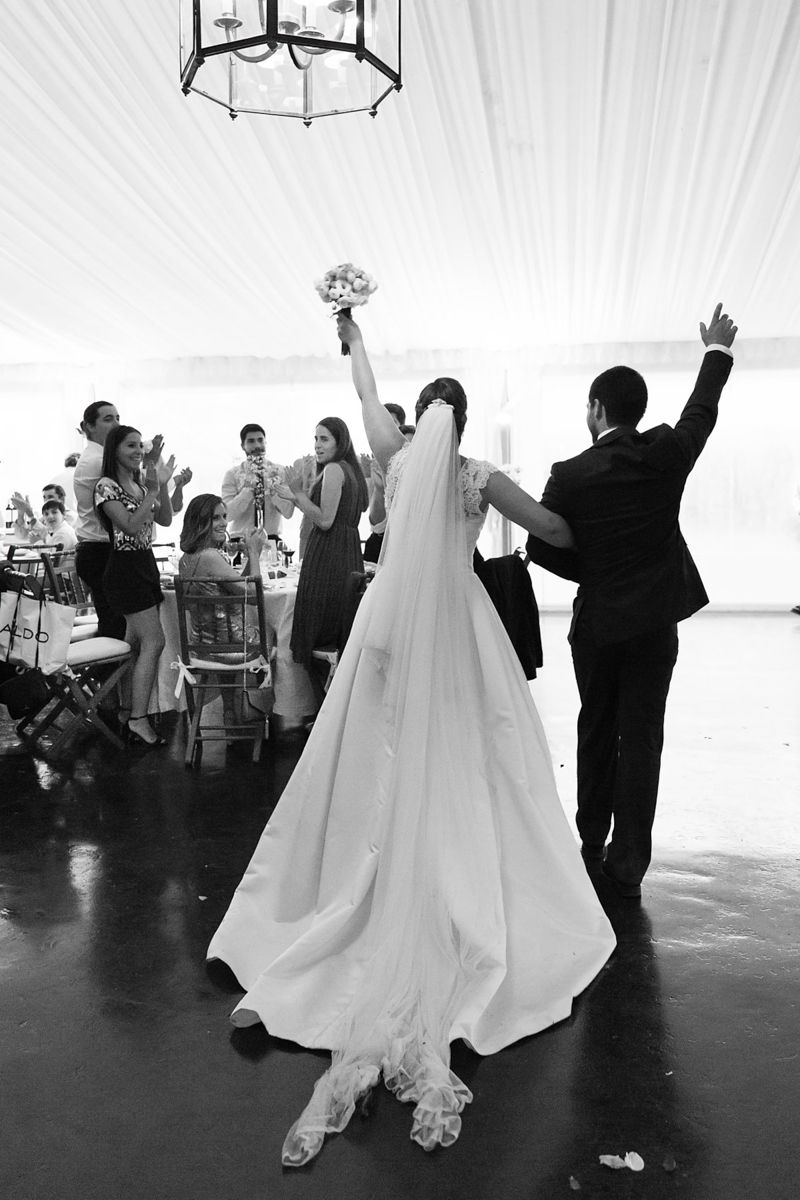 Reportagem de casamento na Herdade da Agolada de Cima - entrada dos noivos