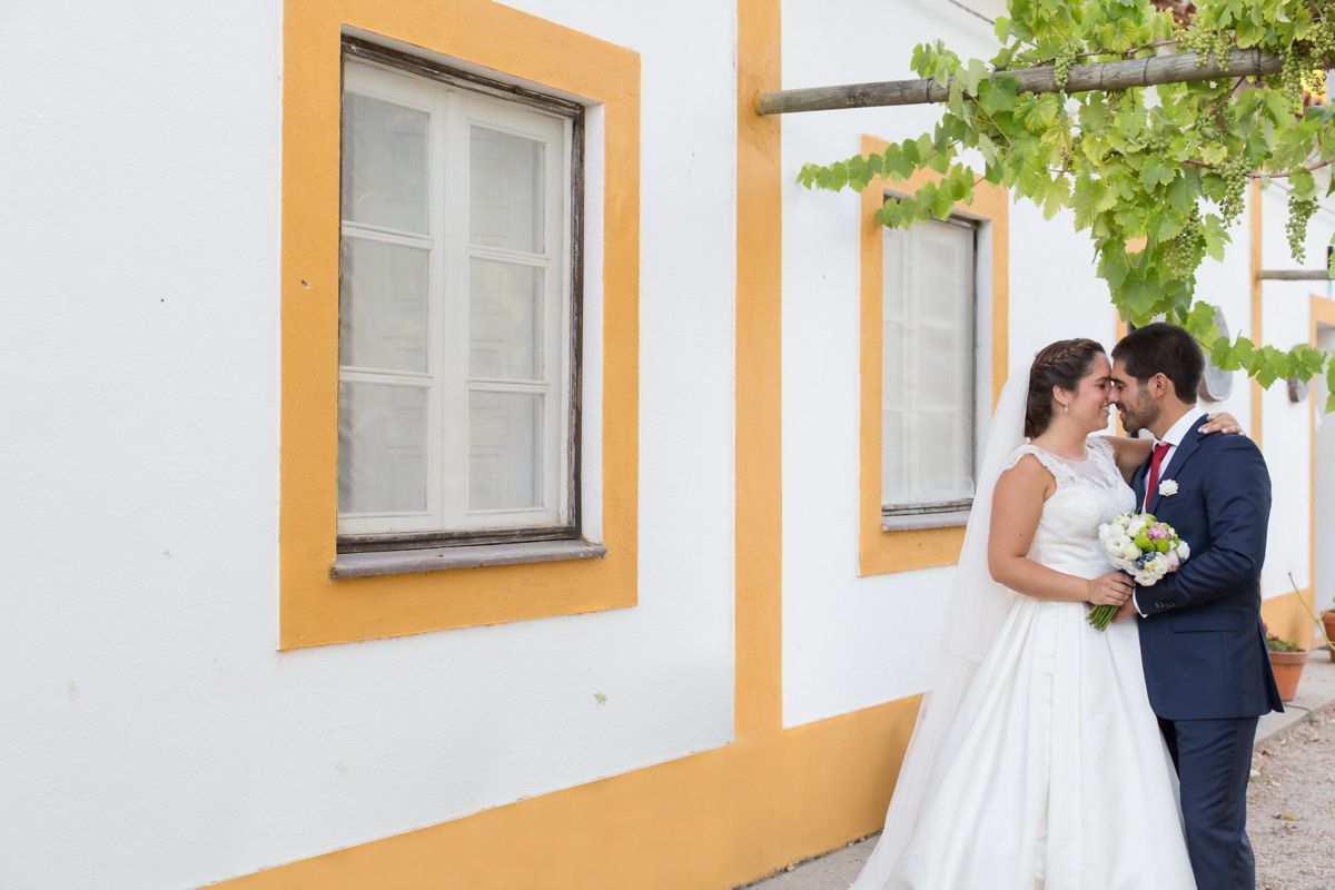 Reportagem de casamento na Herdade da Agolada de Cima - sessão fotográfica dos noivos