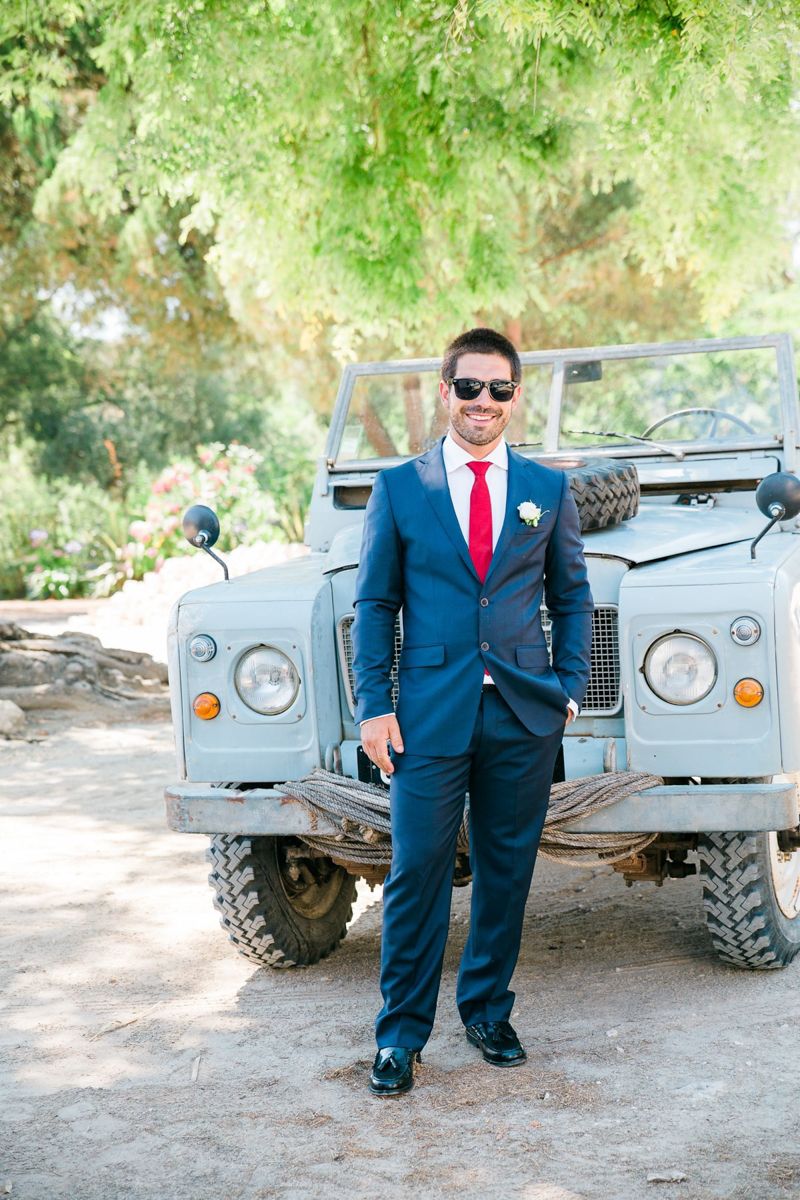Reportagem de casamento na Herdade da Agolada de Cima - noivo e Range Rover