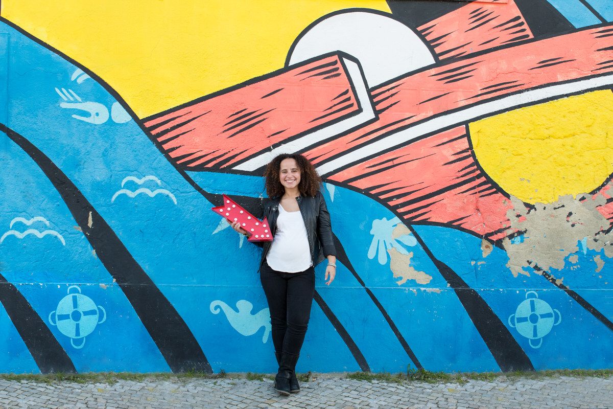 Sessão fotográfica de gravidez - fotografias profissionais de grávida em Lisboa - mural de graffitti