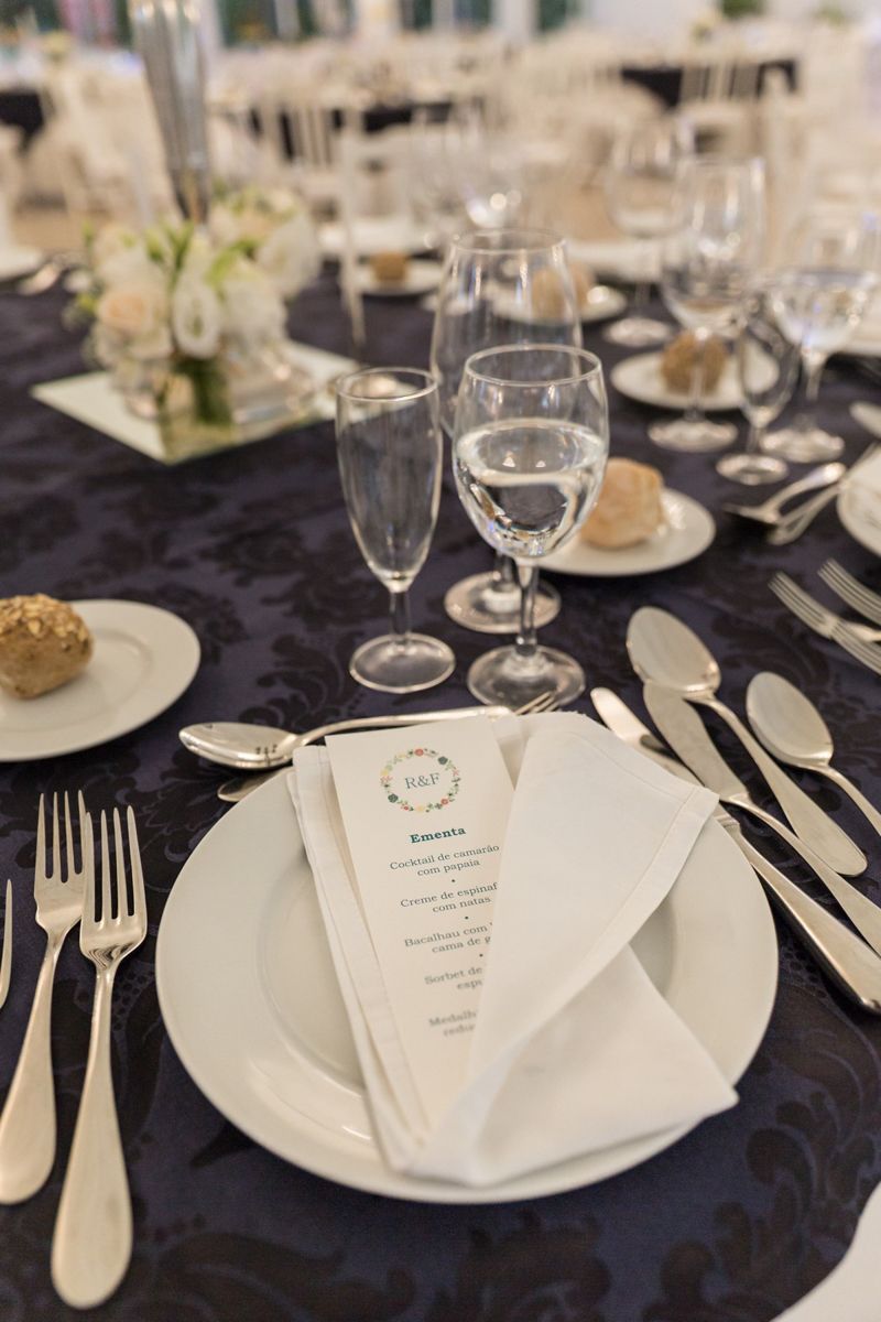 Reportagem de casamento na Quinta da Serra em Sintra - detalhes das mesas