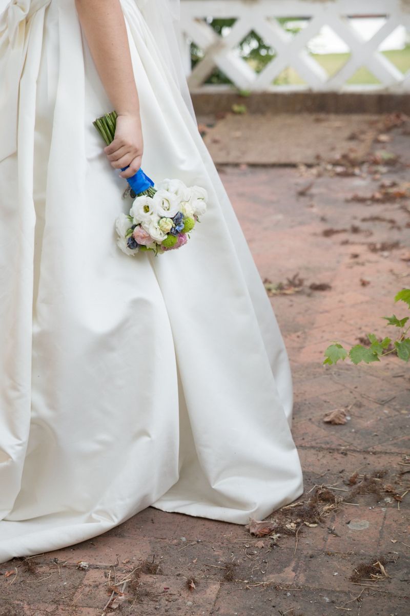 Reportagem de casamento na Herdade da Agolada de Cima - detalhe do vestido de noiva