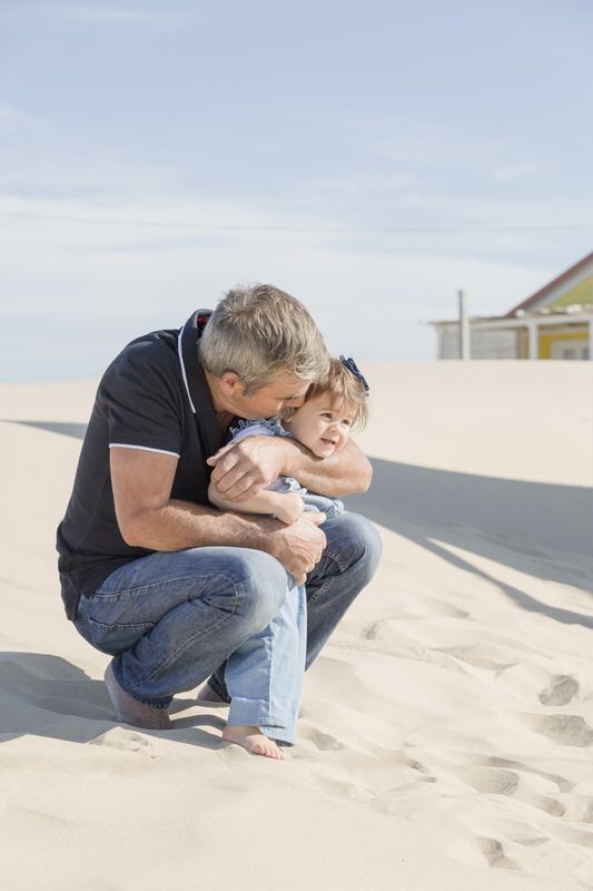 Sessão fotográfica de família na Praia da Saúde - avô e neta