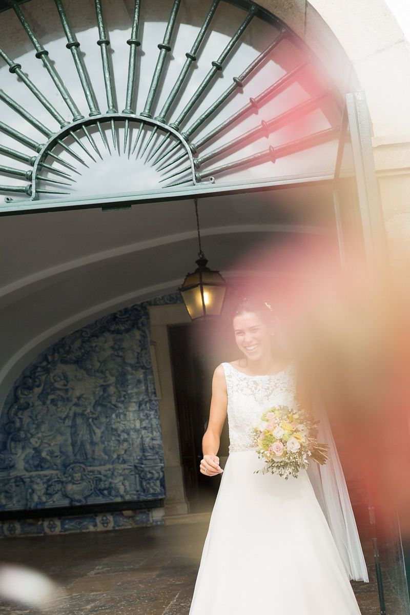 Reportagem de casamento na Quinta da Serra em Sintra - saída da igreja