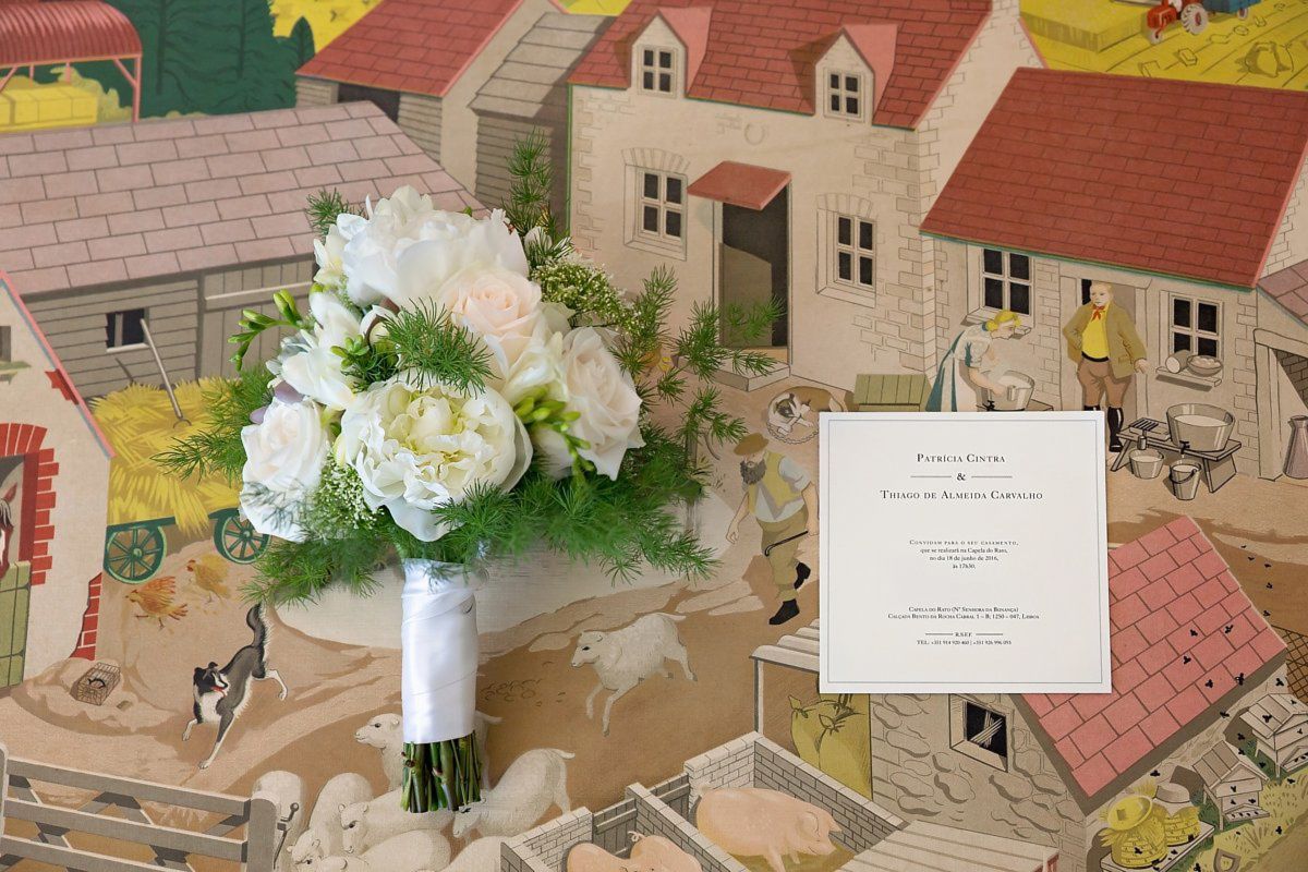 Reportagem de casamento no Hotel da Estrela - Bouquet e convite