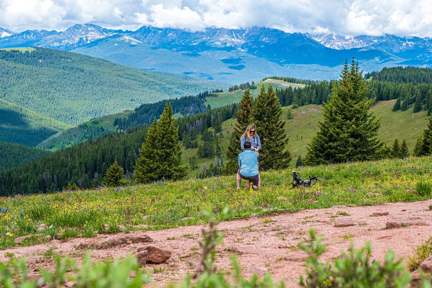 Surprise marriage proposal photographed near Vail, Colorado by hidden proposal photographer.