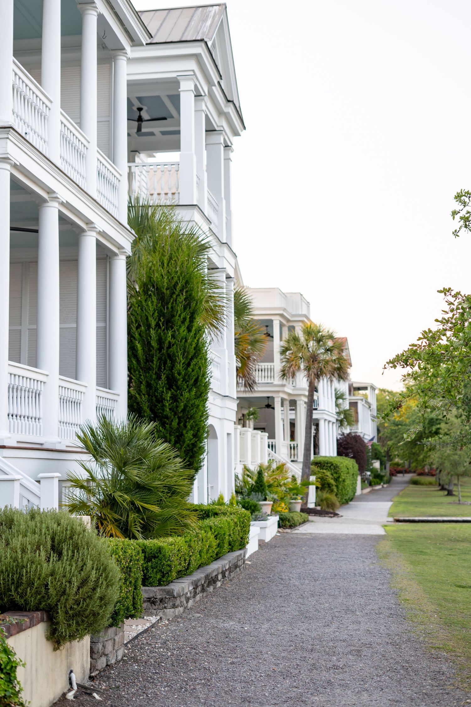 historic white homes charleston sc