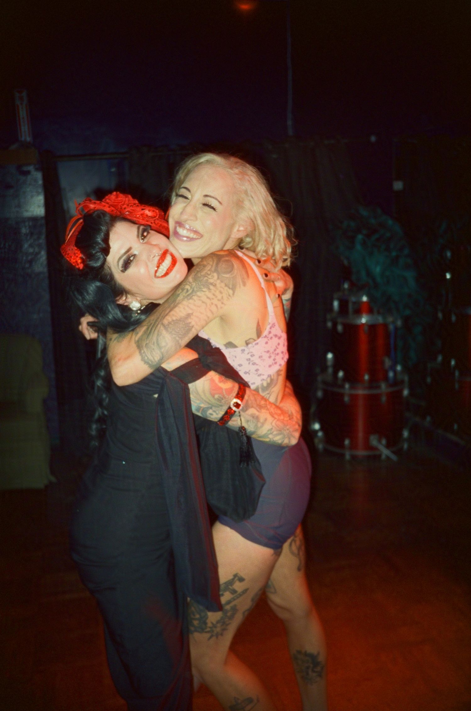 Burlesque performers Lily Misfit and Daphne Moon embrace for a candid photo. (Que Sera)

35mm film photo
© snapnon 2026