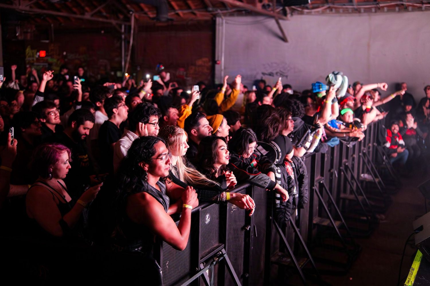 The crowd cheers on the performers. (Afterpunk 2077 Samurai Lives at 1720)

© snapnon 2026