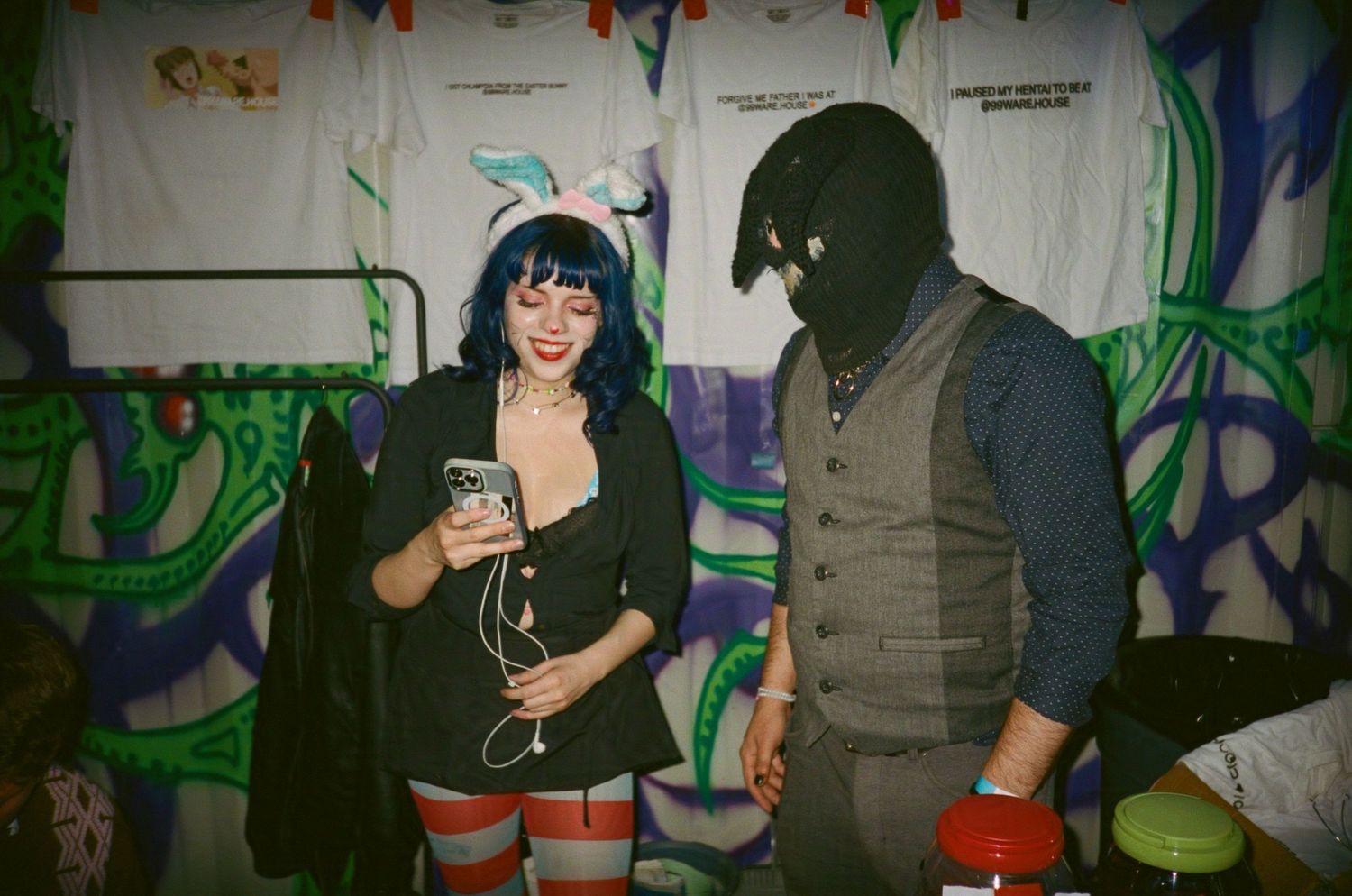 A candid photo of Blu and her coworker. (99warehouse)

35mm film photo
© snapnon 2026