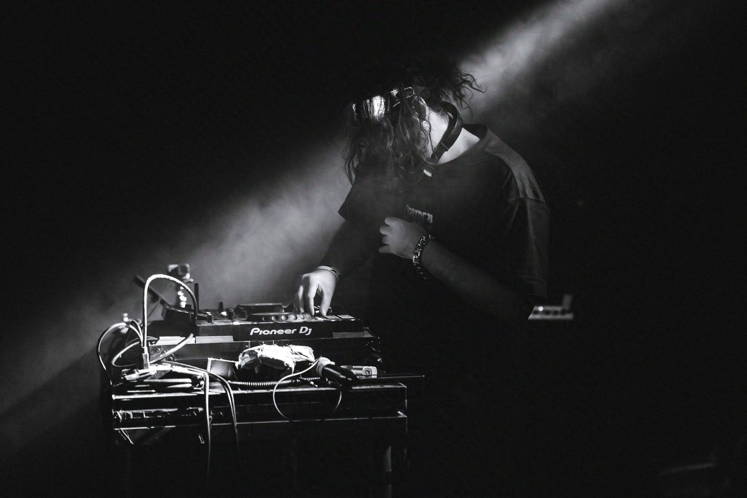 The DJ balloonxm performs onstage. (Afterpunk 2077 Samurai Lives at 1720)

© snapnon 2026