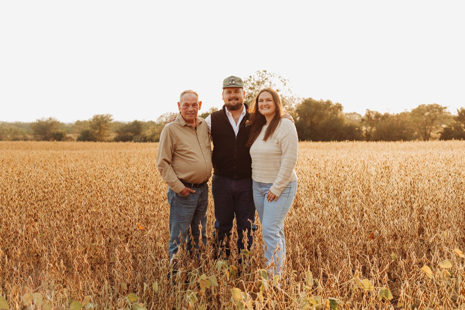 Fall family photoshoot at Shawnee Mission Park in Kansas City, Kansas by local family photographer – autumn leaves and candid outdoor photos