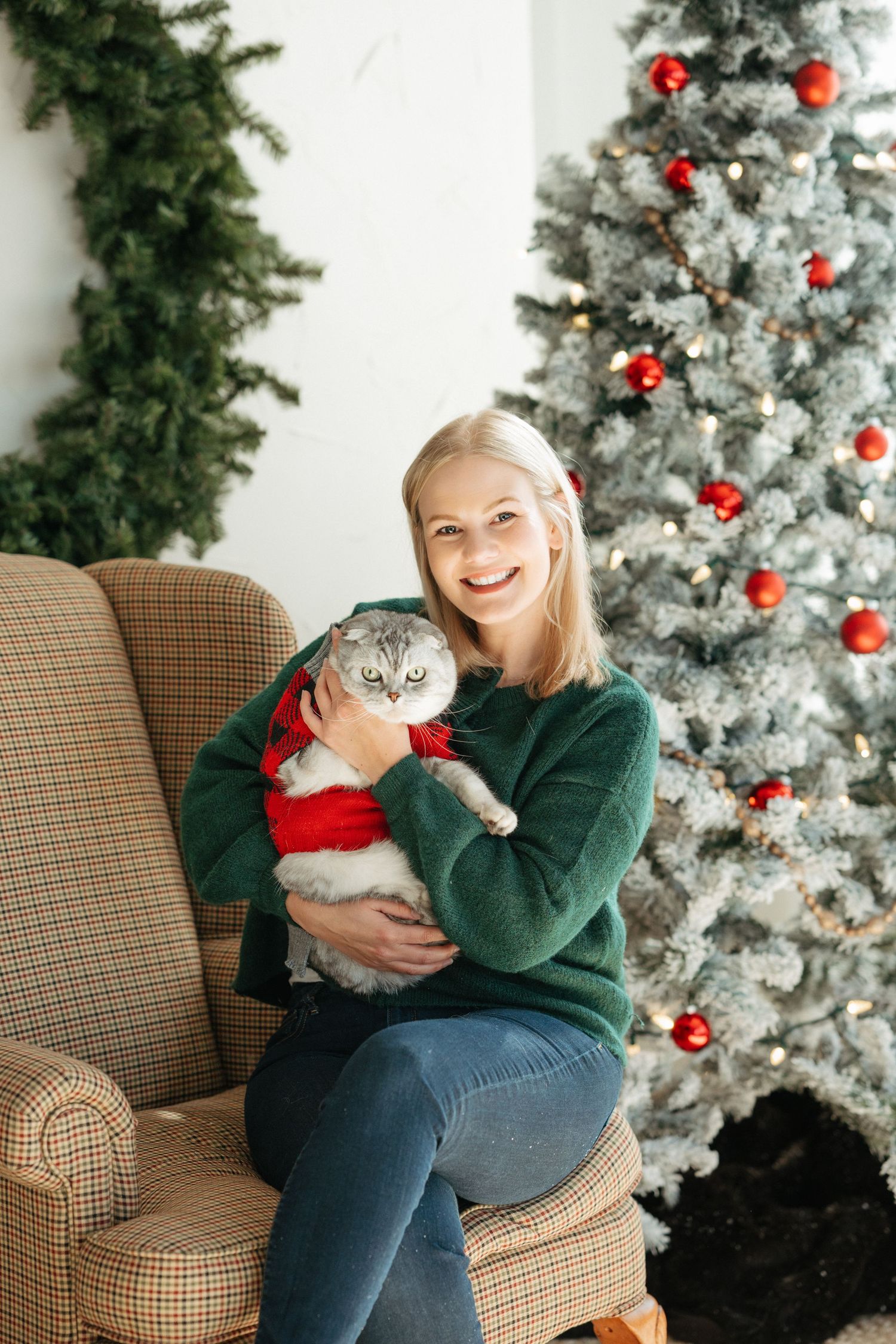 Holiday Inspired branding image of a photographer in Brookings SD sharing her life, style and creative personality with her cat.