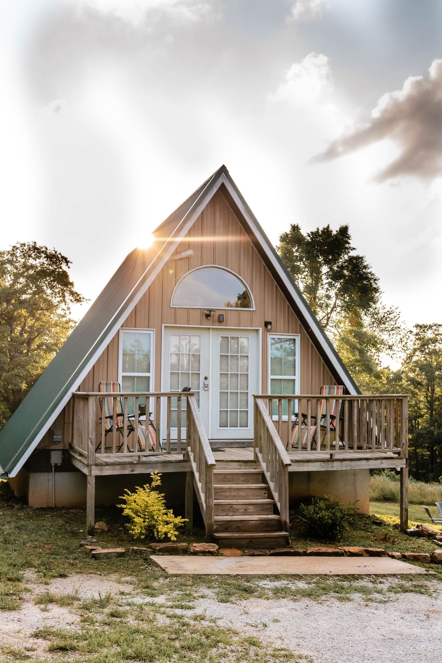 This property is owned by my fiancé and is only 7 minutes away from our other cabin, Windy Acres Cabin! This cabin is a perfect getaway for two but can sleep up to 6.