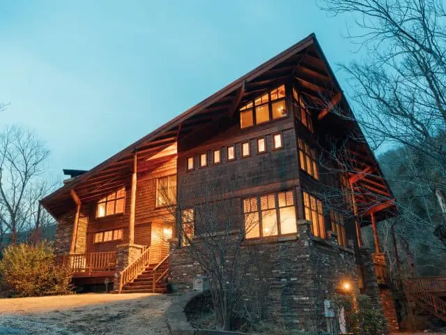 Ponca Creek Lodge is a spacious rental located in the gorgeous Ponca Wilderness area and just a stone’s throw from the Buffalo National River. With overnight accommodations for up to 16 (double occupancy) and plenty of extraordinary entertaining spaces for up to 80, Ponca Creek Lodge is the perfect venue for a special event or even a casual gathering of friends or family.