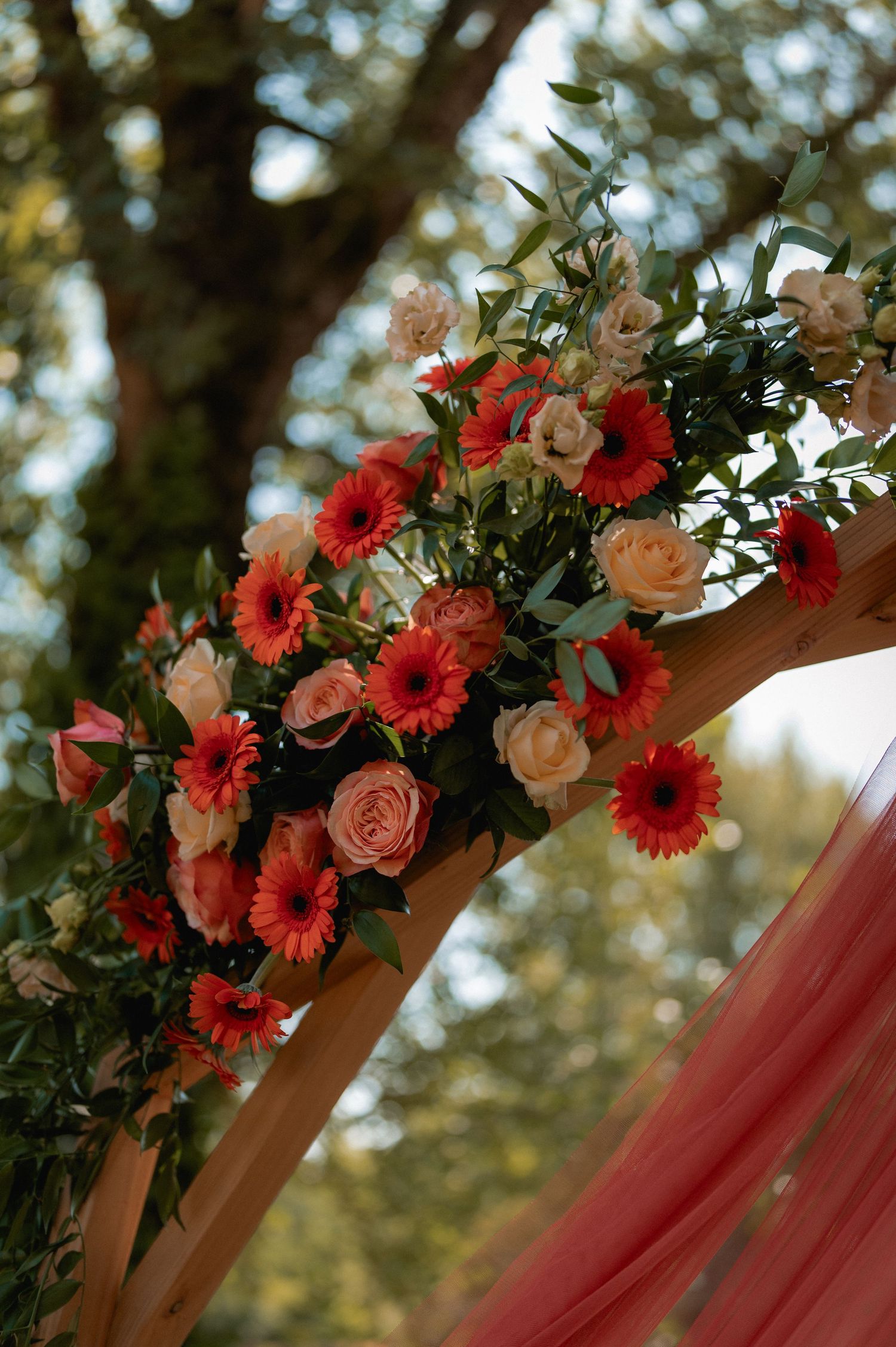 Cérémonie de mariage au bord du lac du Domaine de Manon à Fréjairolles