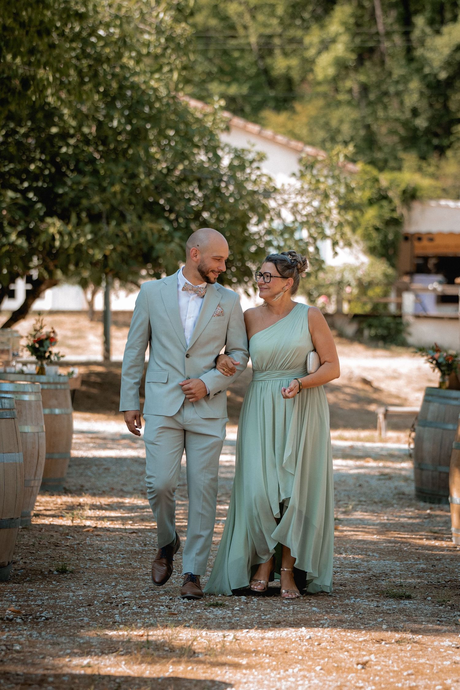 Cérémonie de mariage au bord du lac du Domaine de Manon à Fréjairolles